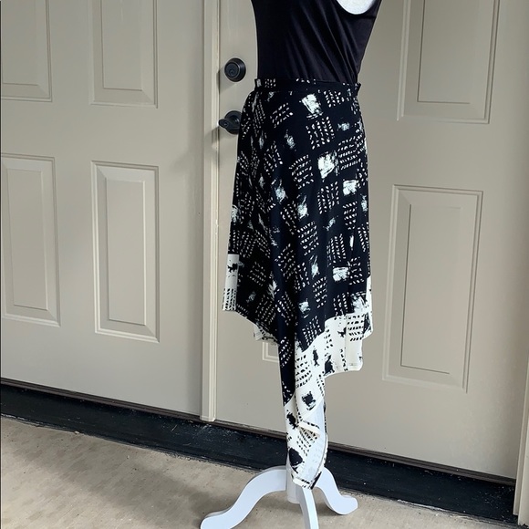 🆕 Worth Asymmetrical Skirt - Picture 4 of 14